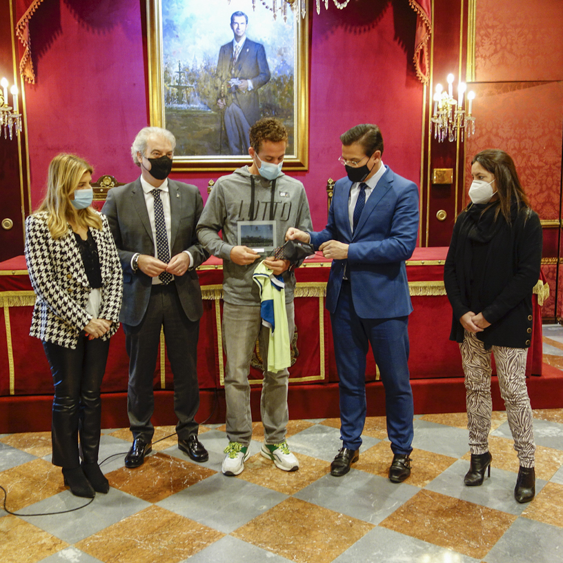 ©Ayto.Granada: El Ayuntamiento recibe a Roberto Carballs, embajador de Granada en el mundo del tenis