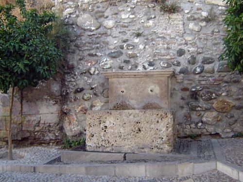 ©Ayto.Granada: Placeta de San Gregorio (pilar) ©Ayto.Granada: Placeta de San Gregorio (pilar)