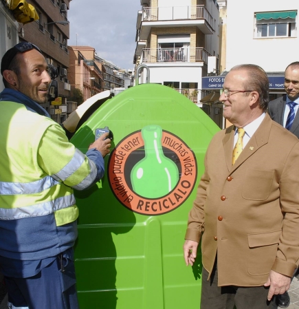 ©Ayto.Granada: EL SERVICIO MUNICIPAL DE RECOGIDA DE RESIDUOS INCORPORA TECNOLOGÍA PUNTA EN LOS CONTENEDORES PARA OPTIMIZAR RESULTADOS