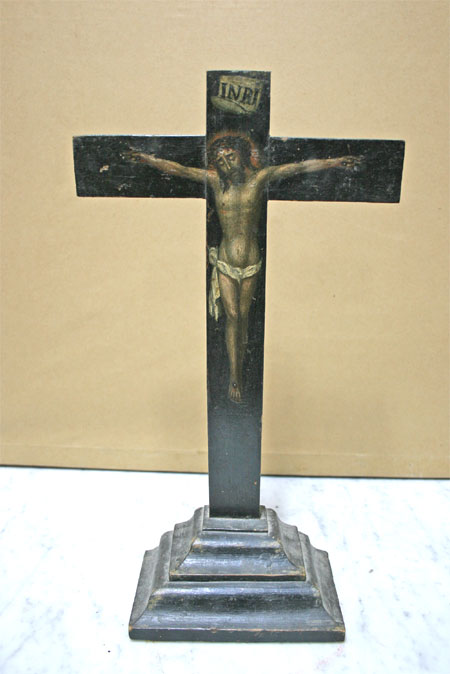 CRUZ PLANA CON CRUCIFICADO PINTADO